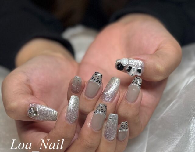 シルバー×レオパード柄×キティちゃんで大人クールネイルに✨