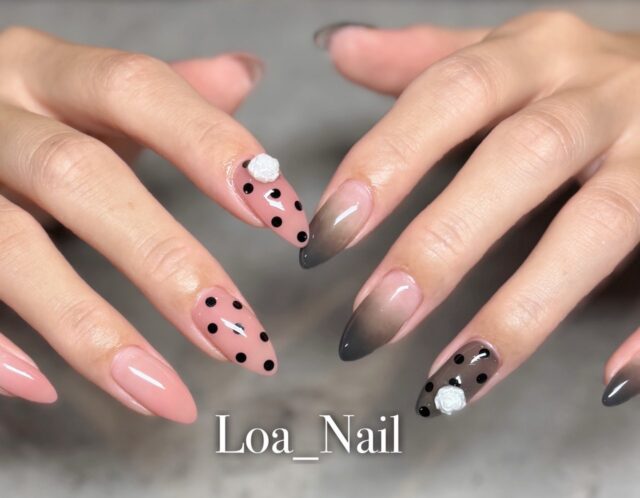 🎀 大人可愛いドット×スモーキーネイル 🎀