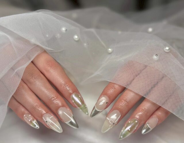 一瞬で惹きつける“艶×抜け感”ネイル☺