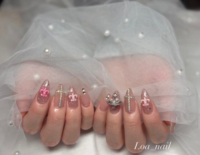 存在感抜群💎ゴシックガーリーネイルデザイン！