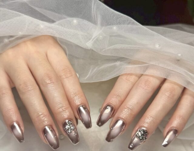 ミラーのグラデーションにクロムパーツがアクセント✨